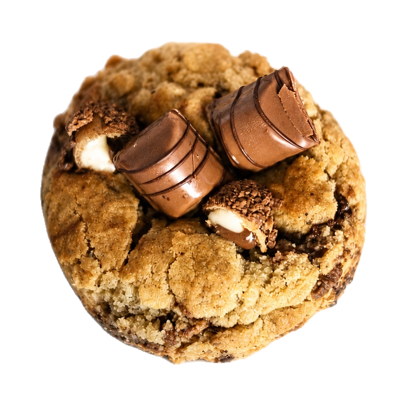 A single chocolate chip cookie topped with two mini chocolate bars, isolated on a solid transparent background. Decorated with Kinder Bueno chocolates and schoko bons